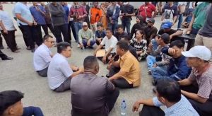 Waduh…!!! Warga Memblokir Akses Jalan Besar Dusun VI Tambak Rejo “Kenapa Ya…!!!