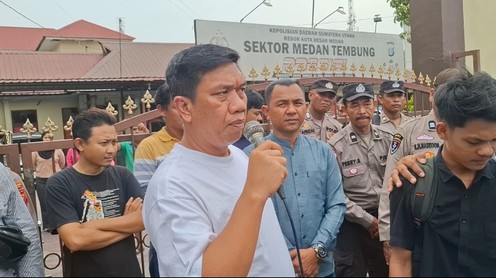 Mantap Bah…!!! Kanitreskrim Polsek Medan Tembung Sambut Puluhan Pemuda UNRAS  Kasus Penganiayaan, Penetapan Tersangka Lamhot Sudah Sesuai SOP